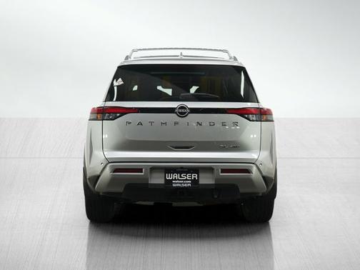 Brilliant Silver Metallic 2022 Nissan Pathfinder SL