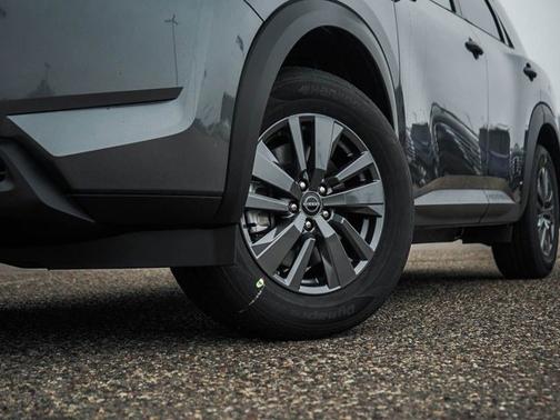 2025 Nissan Pathfinder S