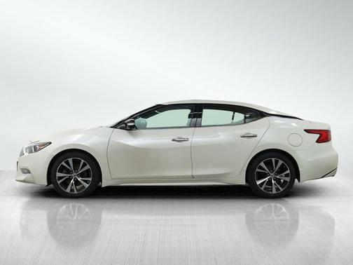 White 2017 Nissan Maxima Platinum