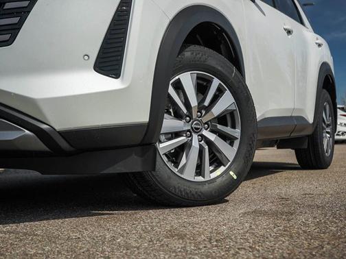 Everest White Pearl Tricoat 2026 Nissan Pathfinder SL