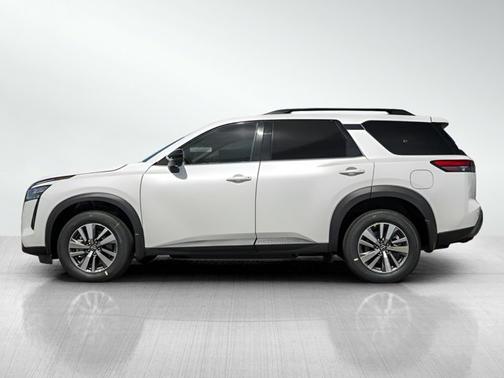 Everest White Pearl Tricoat 2026 Nissan Pathfinder SL