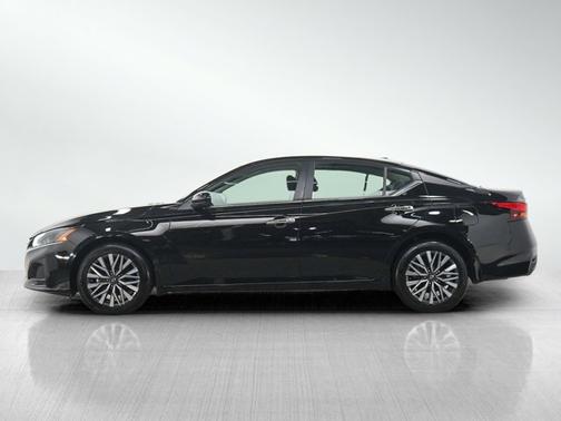 Super Black Clearcoat 2023 Nissan Altima 2.5 SV