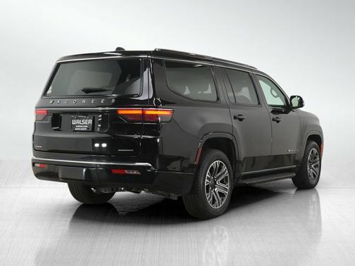 Diamond Black Crystal Pearlcoat 2023 Jeep Wagoneer Series II