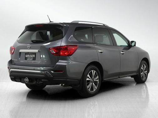 2017 Nissan Pathfinder SL