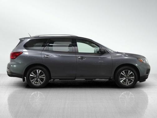 2017 Nissan Pathfinder SL