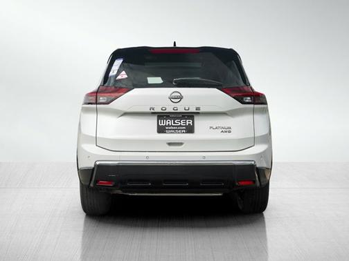 Everest White Pearl/Super Black 2026 Nissan Rogue Platinum