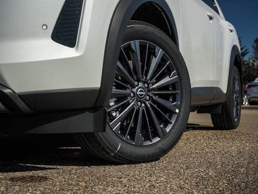 Everest White Pearl Tricoat 2026 Nissan Pathfinder SL
