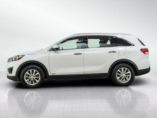 Snow White Pearl 2017 Kia Sorento LX