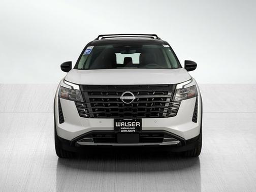 Everest White Pearl/Black 2026 Nissan Pathfinder Platinum