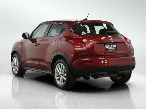 Cayenne Red Pearl 2014 Nissan Juke SV