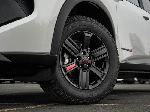 Everest White Pearl Tricoat 2026 Nissan Rogue Rock Creek
