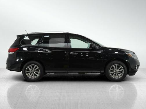 2016 Nissan Pathfinder SV