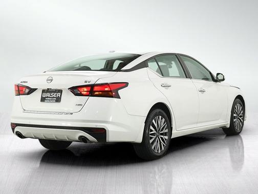 Pearl White Tricoat 2023 Nissan Altima 2.5 SV