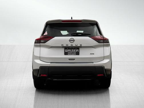 Everest White Pearl Tricoat 2026 Nissan Rogue SV