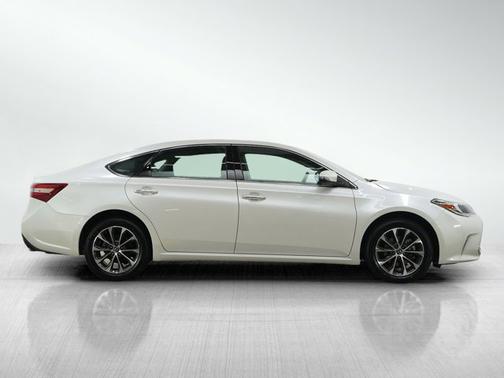 Blizzard Pearl 2018 Toyota Avalon XLE Premium