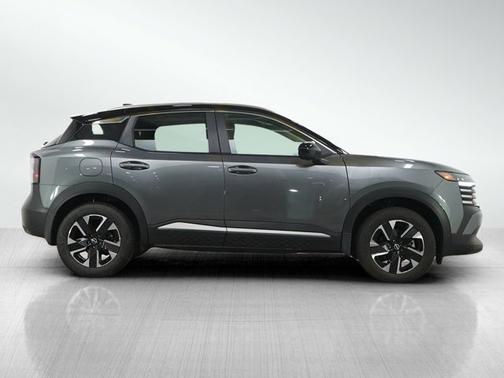 Gun Metallic/Super Black 2025 Nissan Kicks SV
