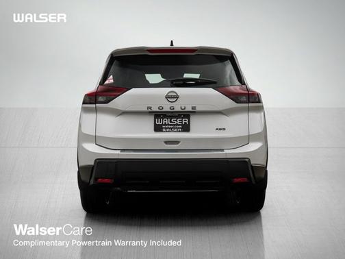 Everest White Pearl Tricoat 2026 Nissan Rogue SV