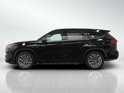 Black 2021 Toyota Highlander Hybrid Platinum