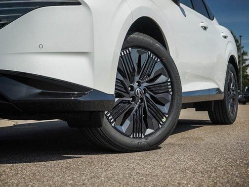 Everest White Pearl/Black 2026 Nissan Murano Platinum