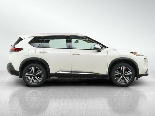 Pearl White Tricoat 2023 Nissan Rogue SL