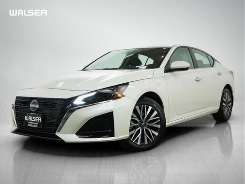 Pearl White Tricoat 2023 Nissan Altima 2.5 SV