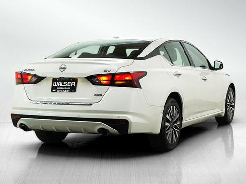 Pearl White Tricoat 2023 Nissan Altima 2.5 SV