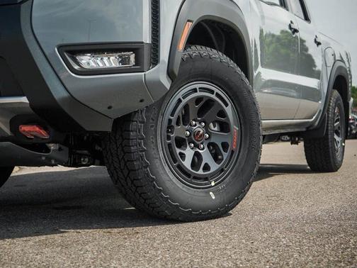 Boulder Gray Pearl 2026 Nissan Frontier PRO-4X