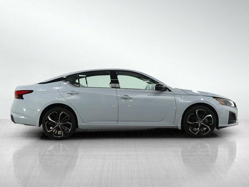 Gray Sky Pearl 2023 Nissan Altima 2.5 SR