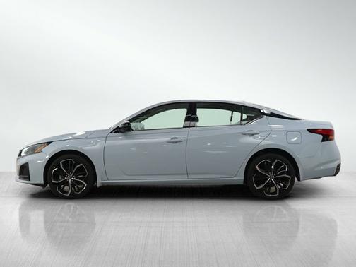 Gray Sky Pearl 2023 Nissan Altima 2.5 SR