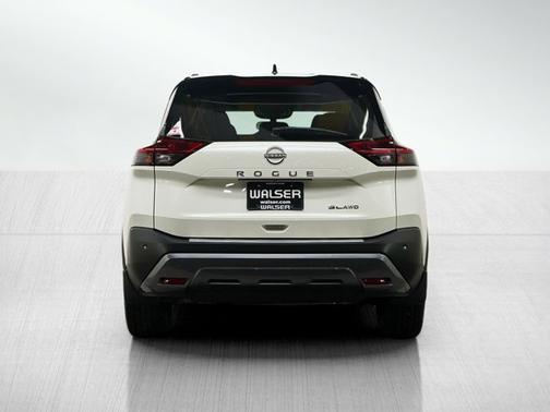 Pearl White Tricoat/Super Black 2023 Nissan Rogue SL