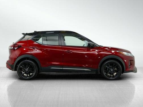 2022 Nissan Kicks SR