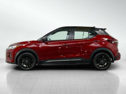 2022 Nissan Kicks SR