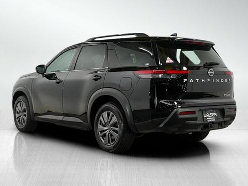 2023 Nissan Pathfinder SV