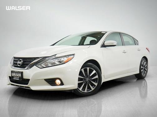 Pearl White 2016 Nissan Altima 2.5 SV