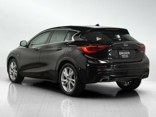 2017 INFINITI QX30 Luxury