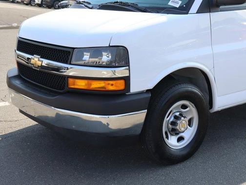 Summit White 2024 Chevrolet Express 3500 LT