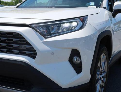 Blizzard Pearl 2020 Toyota RAV4 Limited