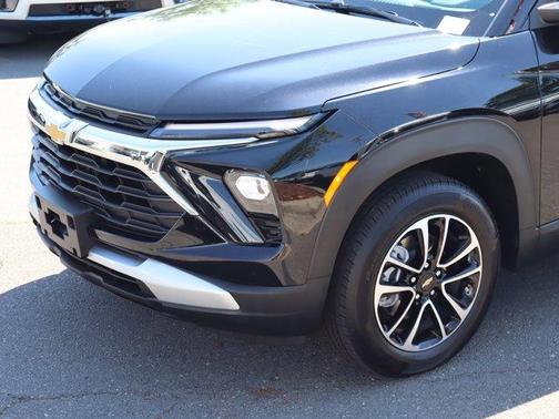 Mosaic Black Metallic 2025 Chevrolet Trailblazer LT