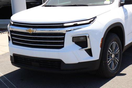 Summit White 2026 Chevrolet Traverse LT