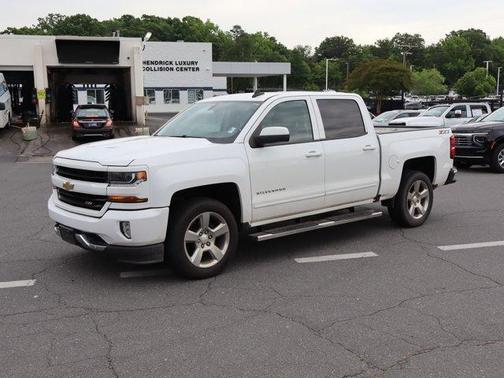 Summit White 2018 Chevrolet Silverado 1500 LT