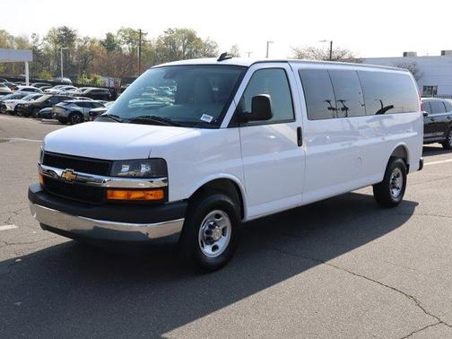 Summit White 2025 Chevrolet Express 3500 LT