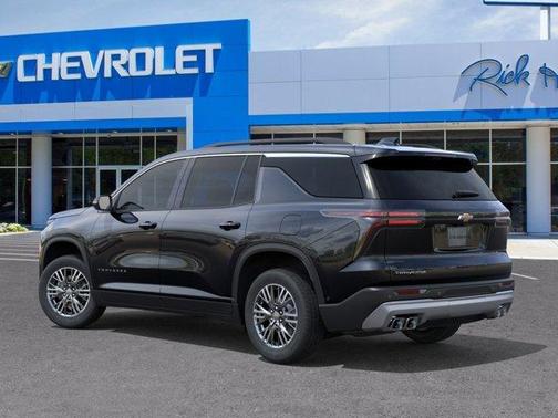 Mosaic Black Metallic 2026 Chevrolet Traverse LT