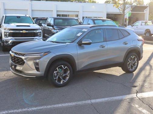 Sterling Gray Metallic 2025 Chevrolet Trax LT