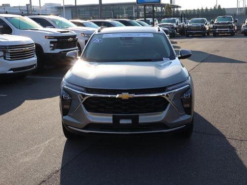 Sterling Gray Metallic 2025 Chevrolet Trax LT