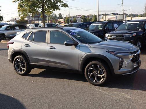 Sterling Gray Metallic 2025 Chevrolet Trax LT