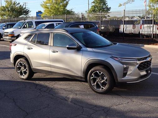 Sterling Gray Metallic 2025 Chevrolet Trax LT