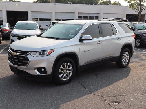 Silver Ice Metallic 2020 Chevrolet Traverse LT Cloth