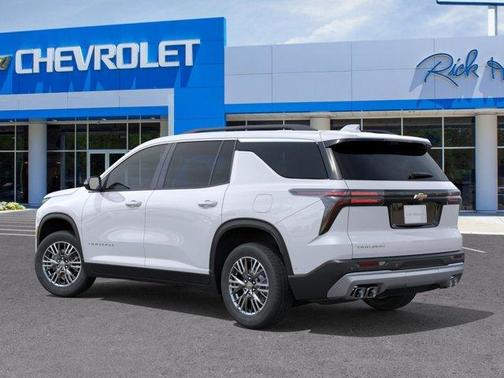 Summit White 2026 Chevrolet Traverse LT