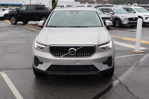 2025 Volvo XC40 B5 Core Bright Theme
