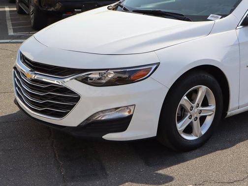Summit White 2024 Chevrolet Malibu LT